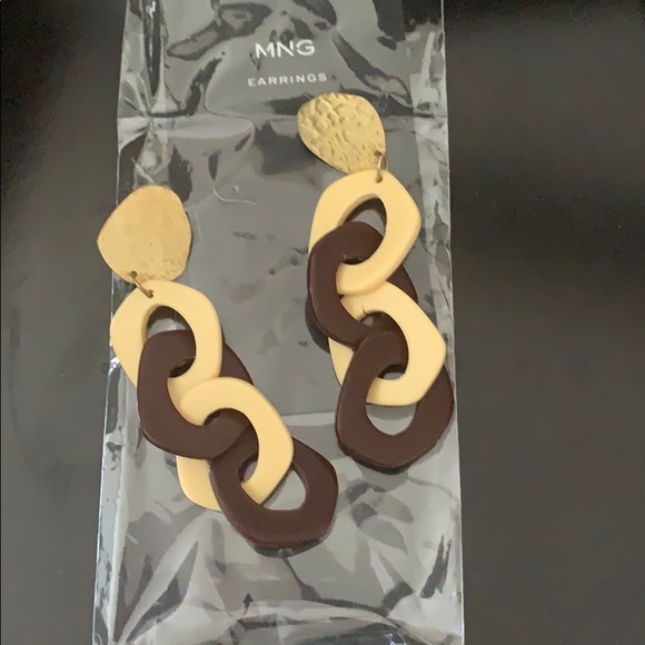 Mango Earrings - Picture 1 of 2